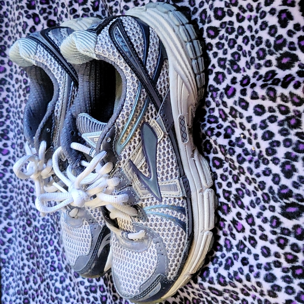 Brooks Blue & White shoes women's size 7